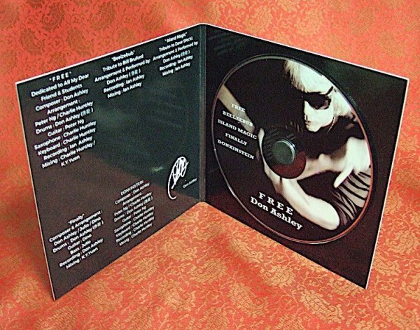 CDのジャケットを広げたところ