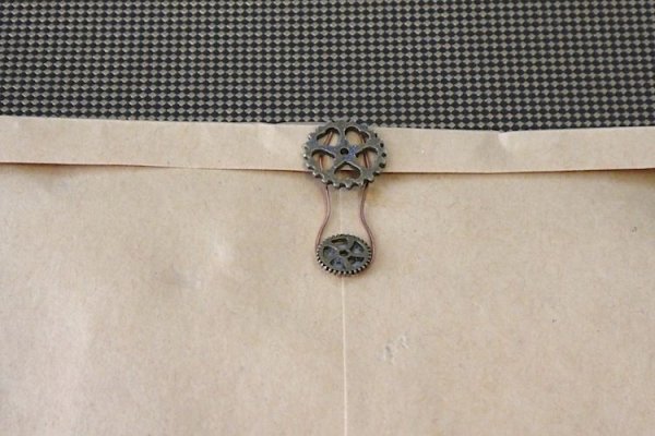 手作りのため、歯車種類や配置は一つづつ異なります