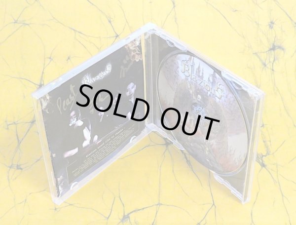 ブックレット裏にサイン入ってます